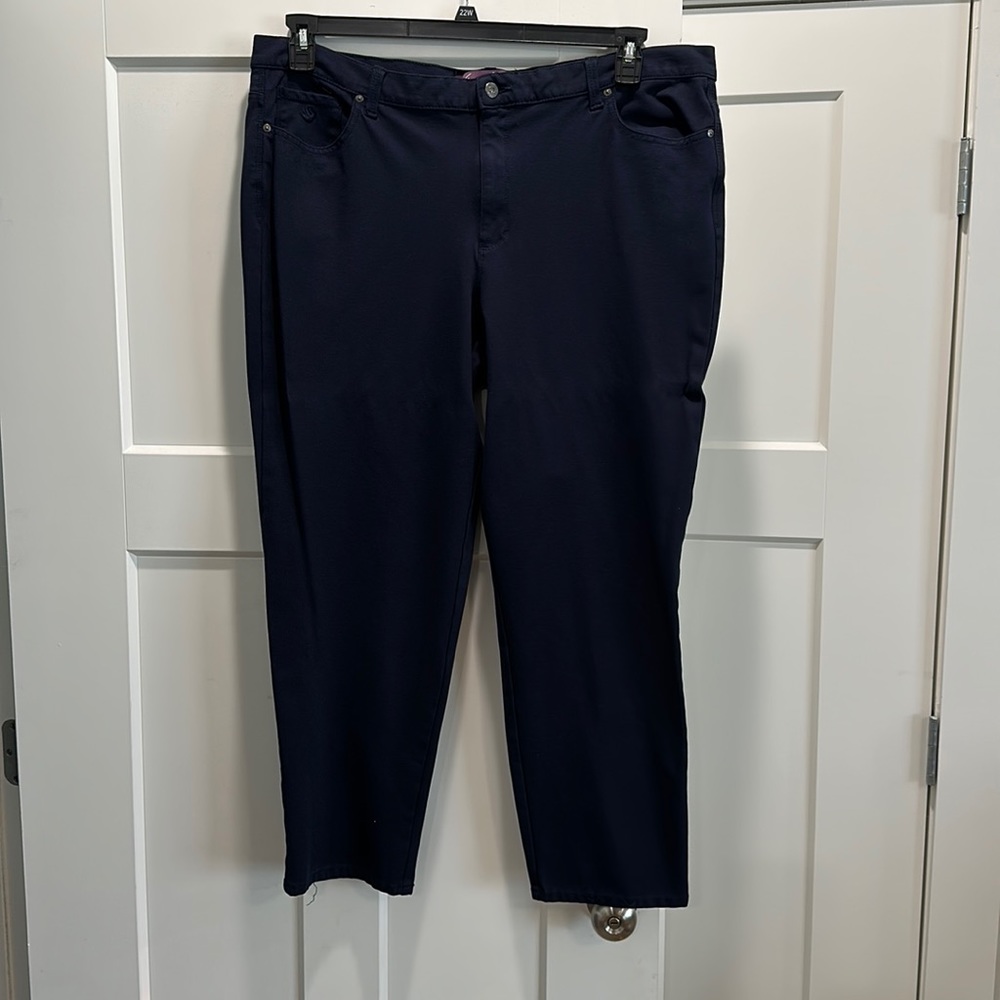 Gloria Vanderbilt Amanda ponte pants. Navy Blue super soft and stretchy. Size 20